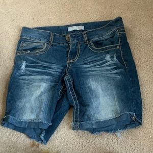 No boundaries Jean shorts